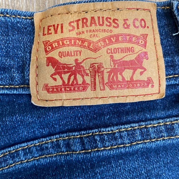 Levi High Waisted Shorts Size 29 Dark Wash - Picture 5 of 7